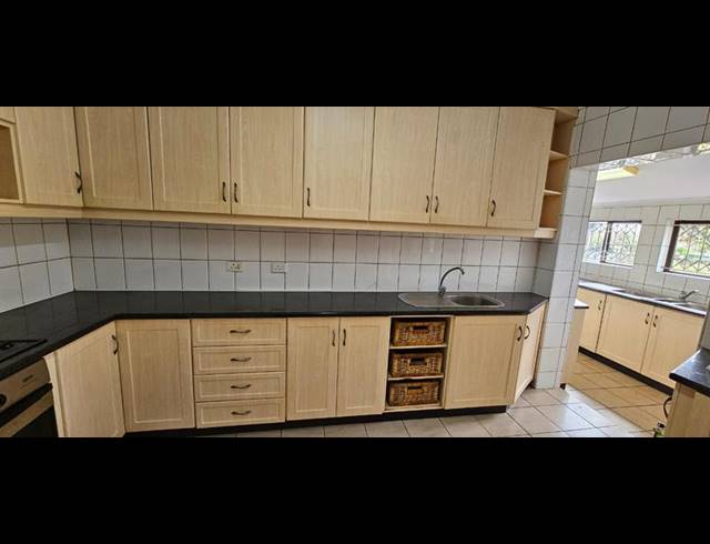 4 BEDROOM PROPERTY TO RENT IN SCOTTBURGH SOUTH